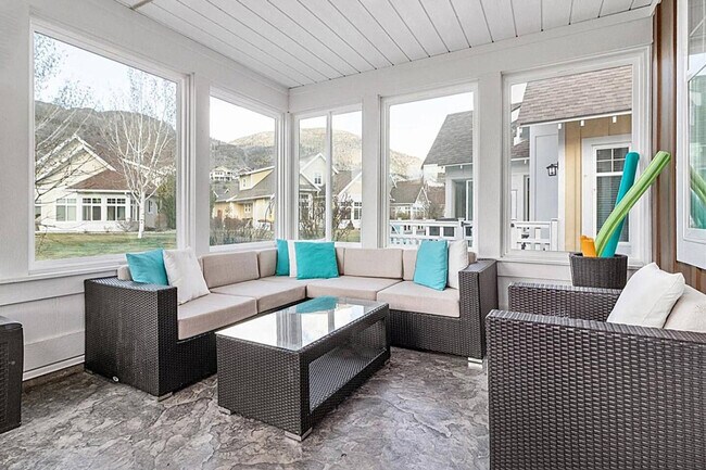 Building Photo - 2450 Radio Tower Rd Unit SI ID1522004P