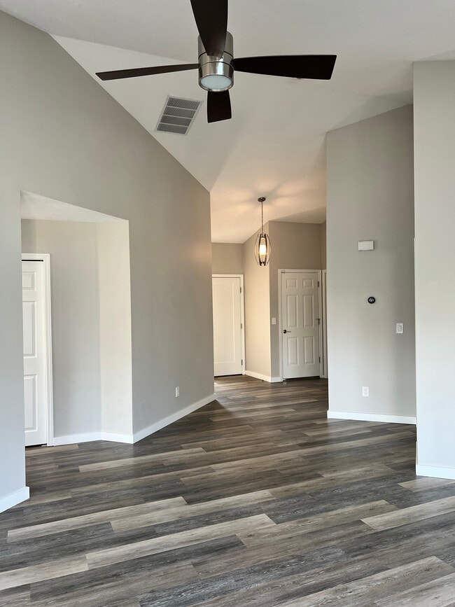 Entrada - 5358 Summerlake St SE