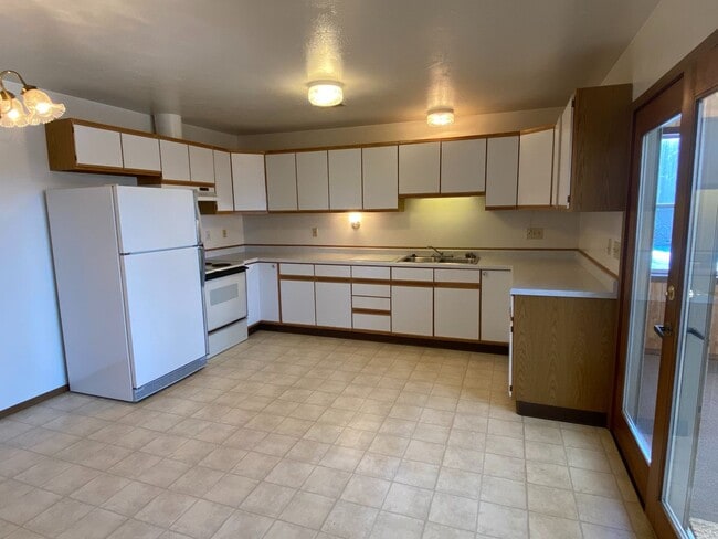 Photo - E432 Bay Ln Townhome