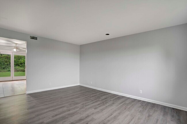 Photo - 1108 Pembroke Oak Grove Rd Unit 19