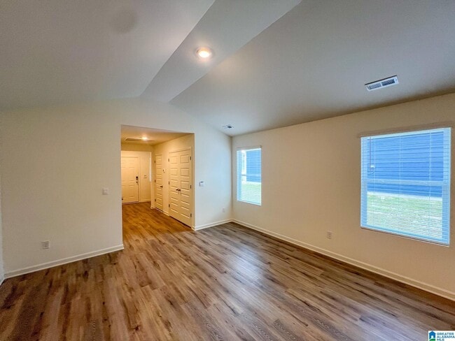 Photo - 301 Willoughby Rd