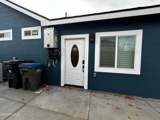 Photo - 3838 Balmont St