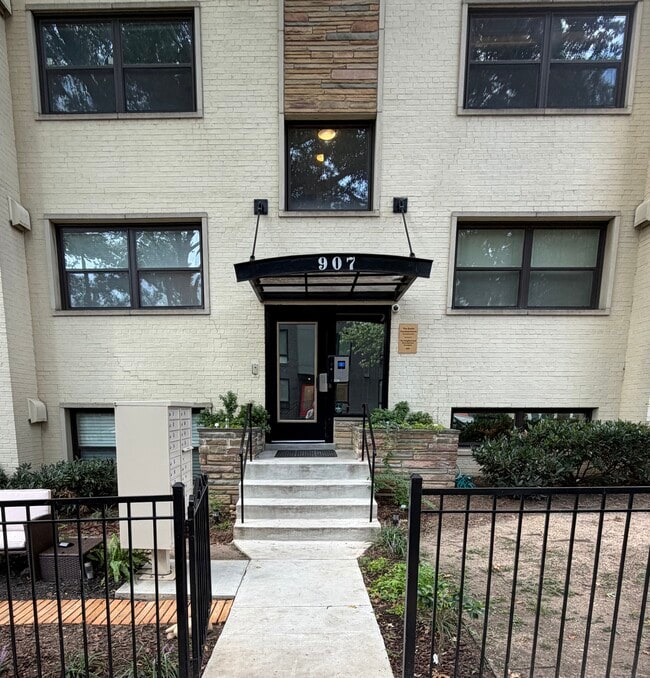 907 Euclid St NW Unidad 201