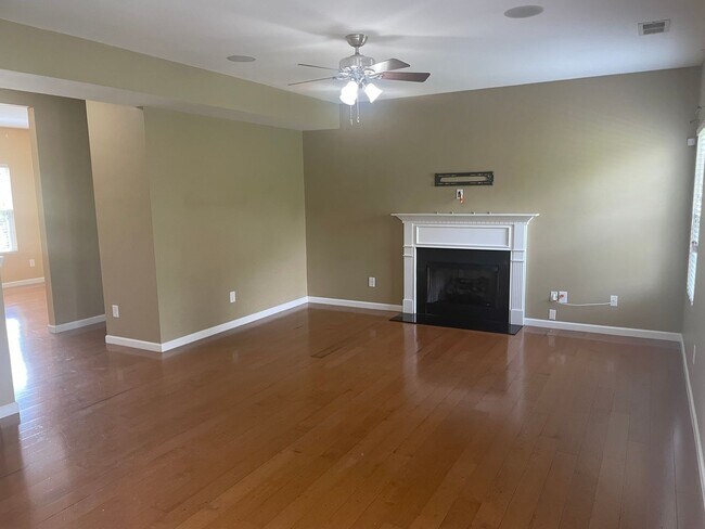 Photo - Large 3 Bedroom/2.5 Bath/Bonus/Florida Room