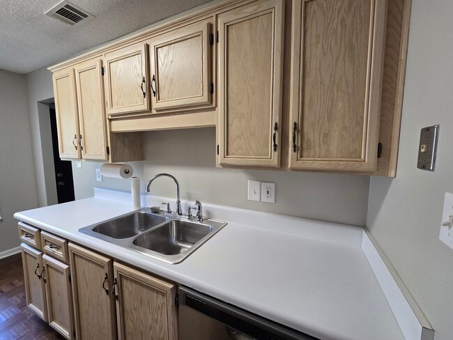 Photo - 107 Raintree Ct