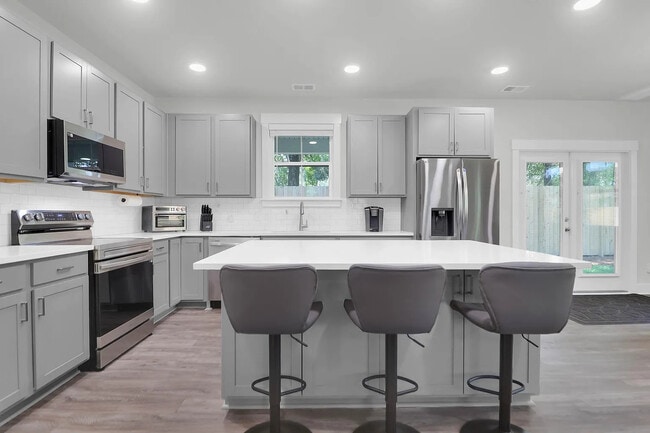 Photo - 2755 Tyler St