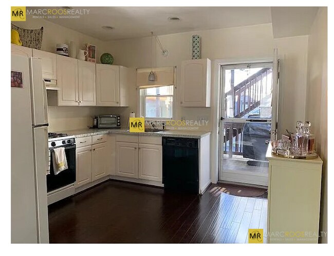 Photo - 112 W 7th St Unit 1