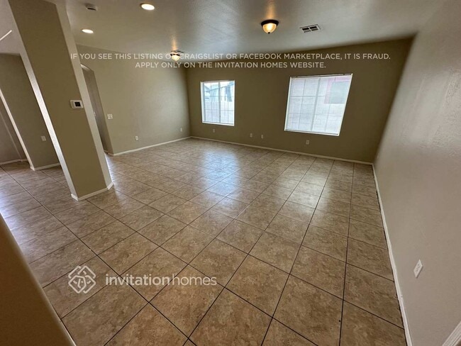 Photo - 1645 E Illini St