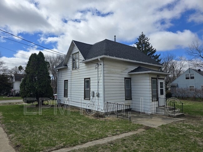 Photo - 823 Glenwood St