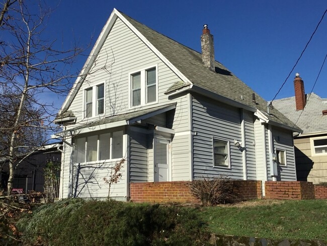 Building Photo - Charming 3 Bedroom, 2 Bath Home in Sellwood for rent!