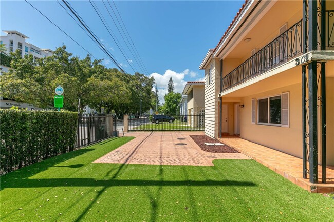 Photo - 301 Bird Rd Townhome