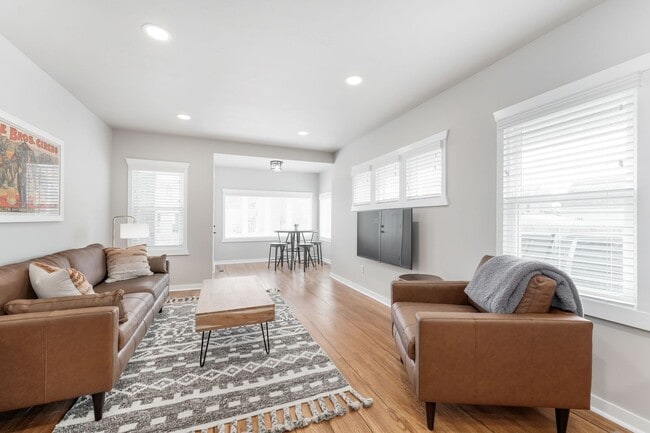 Photo - FURNISHED HOUSE! Short or Long Term! Large Newly Renovated Fully Furnished Modern 5 Bedroom Home ...