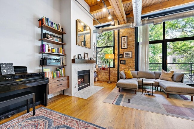 Photo - 2210 W Wabansia Ave Unit 202