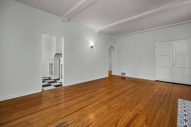 Photo - Stunning Old-World Hollywood Unit Unit 101