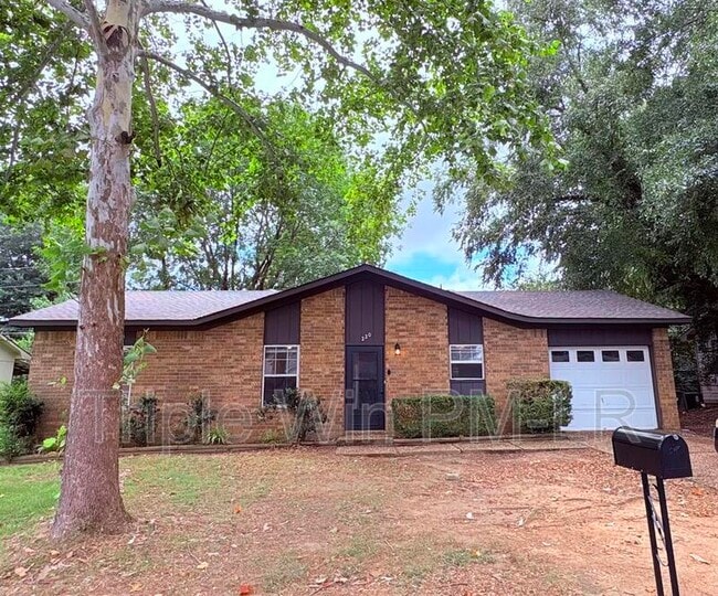 Photo - 220 Randall Dr