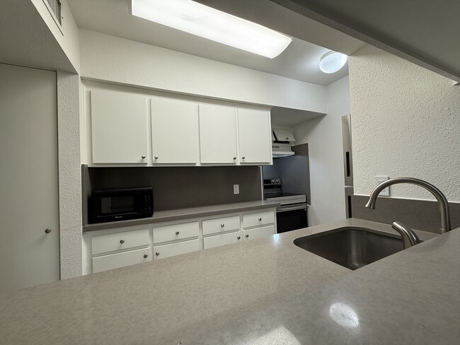 Photo - 2121 Fountain View Dr