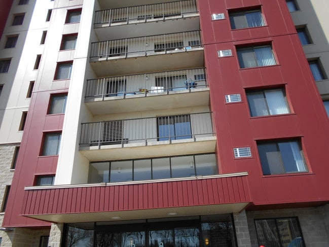 Photo - 8330 On The River - 62+