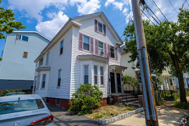 Building Photo - 15 Ellsworth St Unit 2 Rental