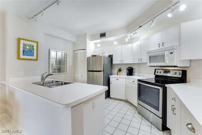 Photo - 6510 Valen Way Unidad #205