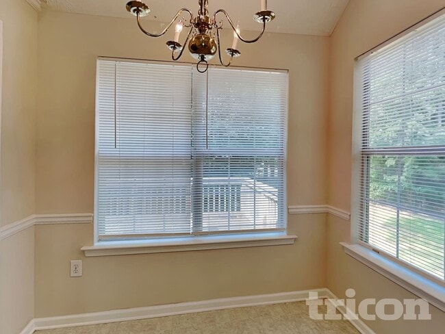 Photo - 50 Tufts Cir