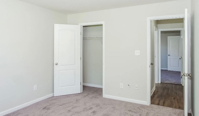 Photo - 116 NW Wittington Ln