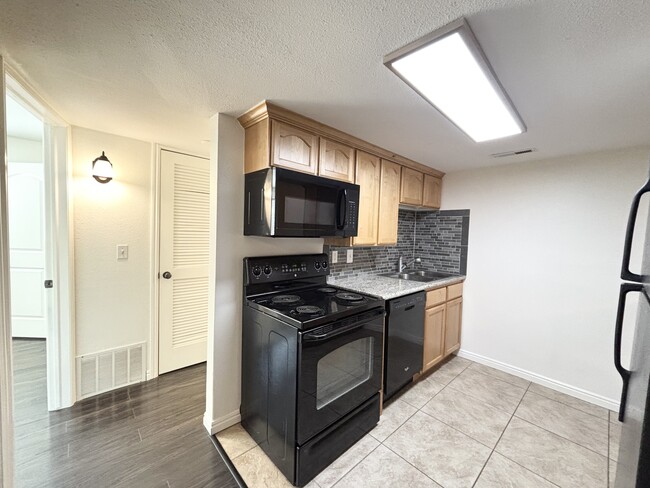Building Photo - 5700 S 900 E Rental