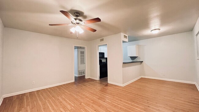 Photo - Midtown at The Domain 3 Bedroom 2 Bathroom, Townhouse: 100% Commissions + Move-In by 03/01/2026 &... Unidad 108