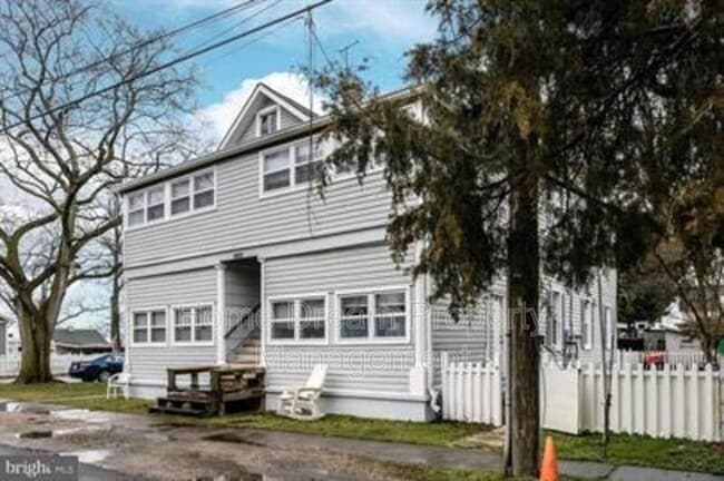 Photo - 961 Bryant Ave