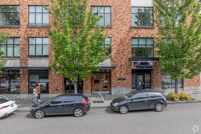 Entrada - z-051425-Russell Hall