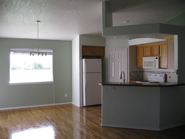 Photo - 2020 E Laguna Ave