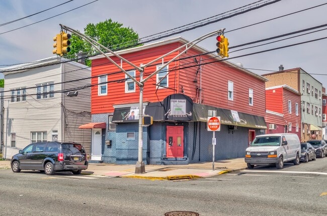 Building Photo - 147 Ave E Unit 2