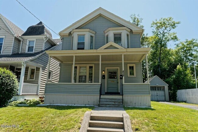 Building Photo - 838 Lancaster St Unit 2