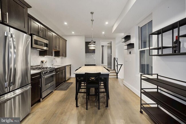 Photo - 2298 Champlain St NW