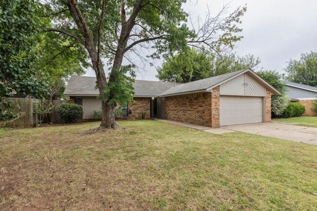 Building Photo - Welcome to this charming 3-bedroom, 2-bath... Rental