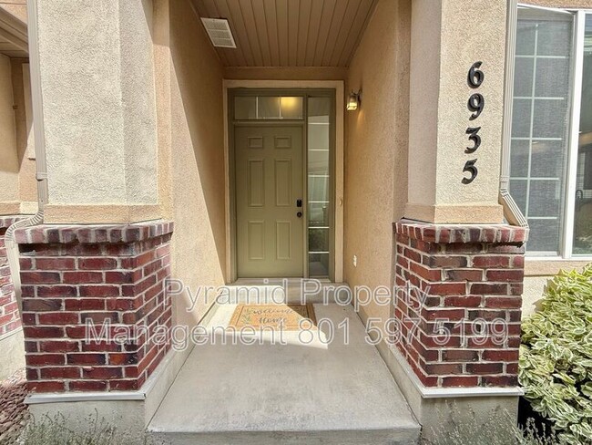 Photo - 6935 Traveler Ln