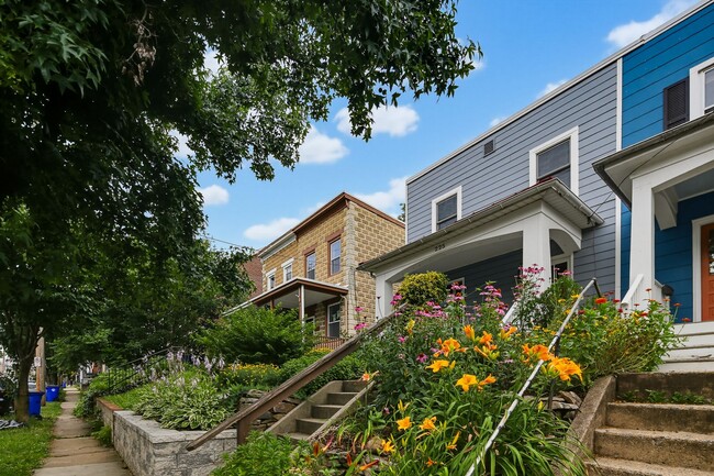 Photo - 225 E 5th St