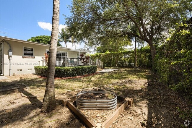 Building Photo - 5490 SW 57th Ave Rental