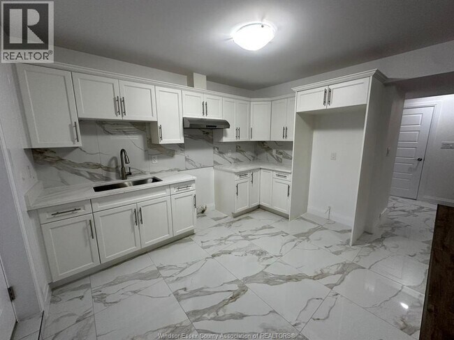 Photo - 2470 Roxborough Blvd