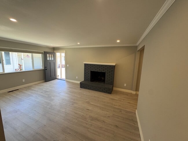 Photo - 611 Nason St Unit 613