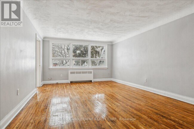 Photo - 1023 Churchill Ave Unité 1