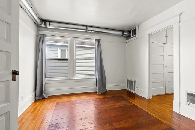 Photo - 1027 W Maxwell Ave Unit 2
