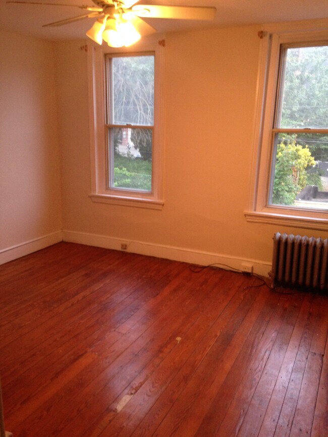 Photo - 124 Burnside St