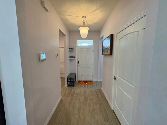 Spacious entry - 1620 Delphi Way