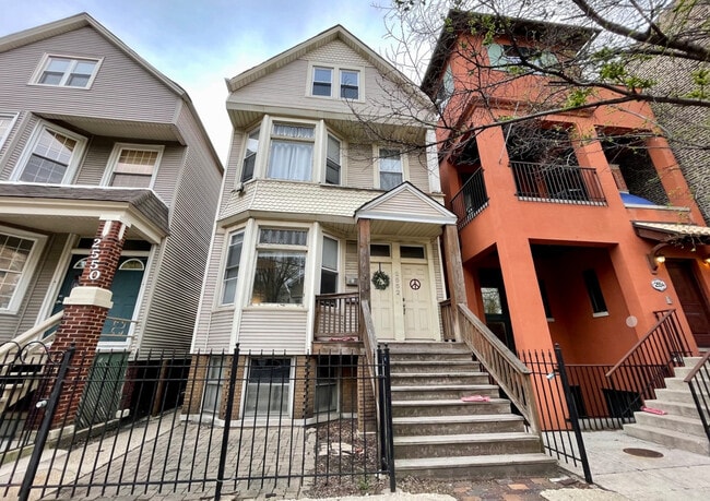 Building Photo - 2552 N Southport Ave Unit 2R Rental