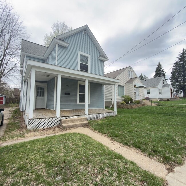 Building Photo - Updated 4-Bedroom Home!