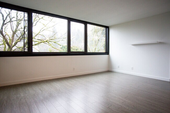Building Photo - Goose Hollow 1 Bedroom Available Now ! Unit 706