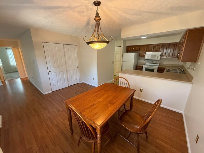 Building Photo - 430 Williamsburg Ln NW Rental