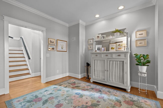 Photo - 2050 Midland Rd