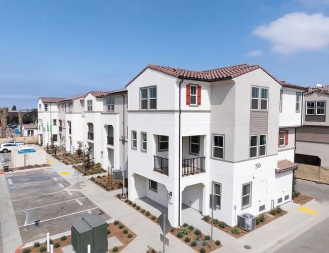 Building Photo - 3 Bedroom 2.5 Bathroom Condo Available for Rent in 'Citrus Bay'