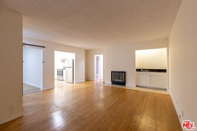 Building Photo - 1033 6th St Unit 107 Rental